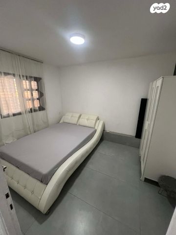 ח.מ. שפירא 12