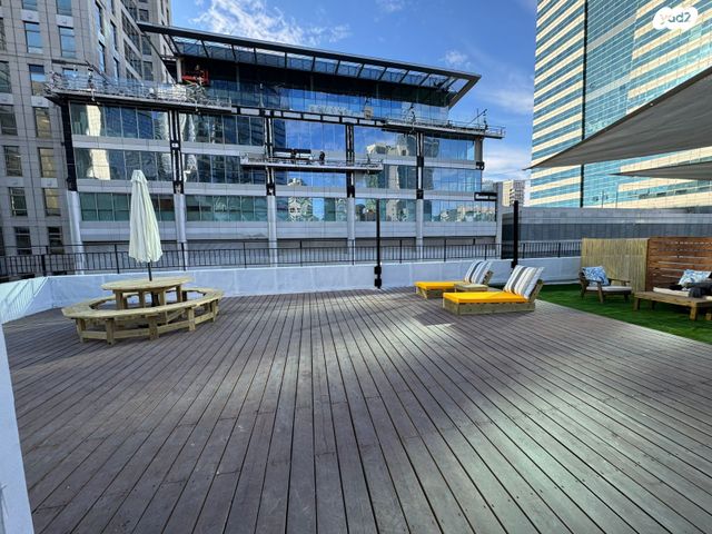 דרך מנחם בגין 14