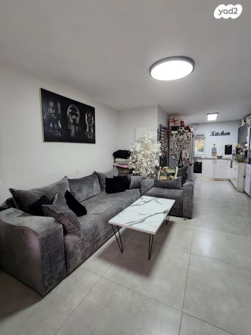 שדרות ירושלים 12