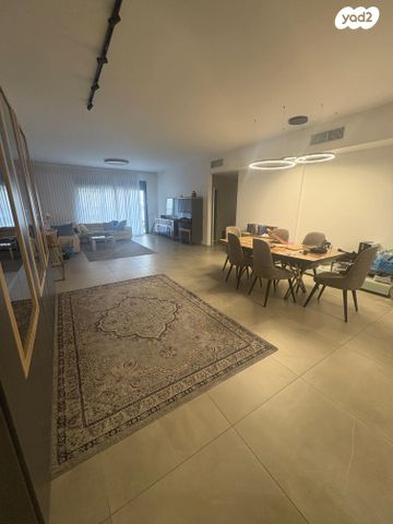 מודעת נכס, נווה זמר, רעננה