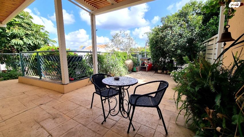 גבעת אלונים