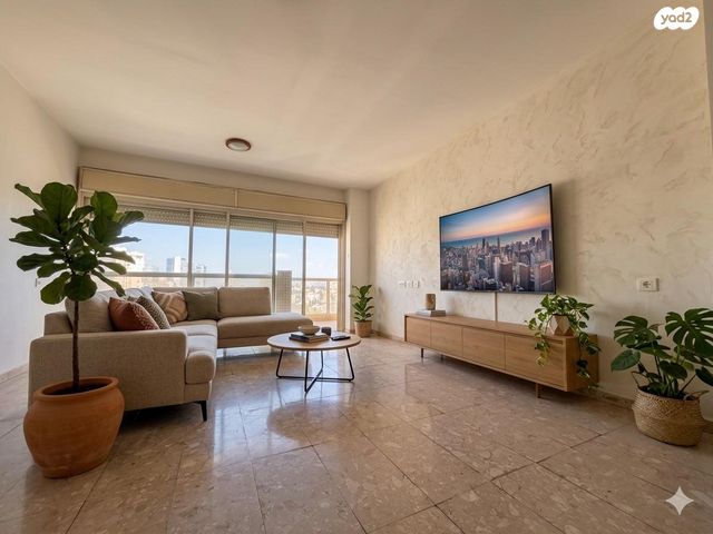 מודעת נכס, דרך זאב ז'בוטינסקי 42, שכונת חשמונאים, מרכז העיר א, רמת גן