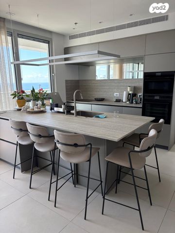 גני שרונה, קרית הממשלה