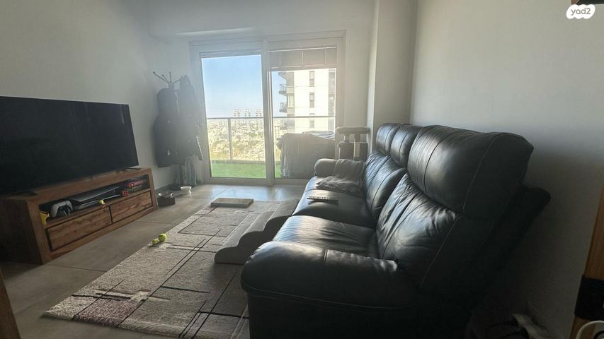 מונטיפיורי, הרכבת