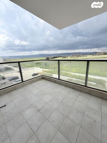 מודעת נכס, יצחק שמיר, עפולה הצעירה, עפולה