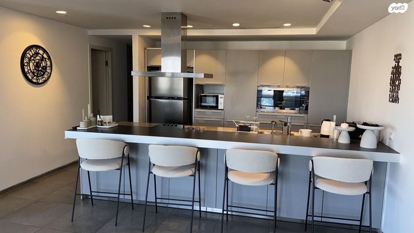 ניסים אלוני 