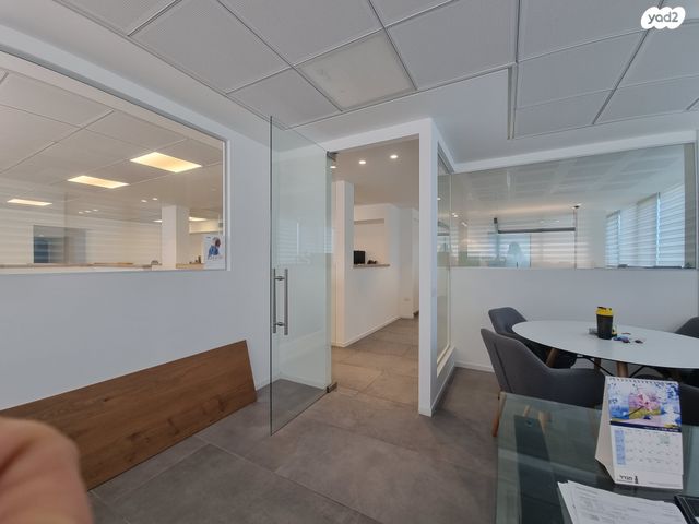 מונטיפיורי, הרכבת