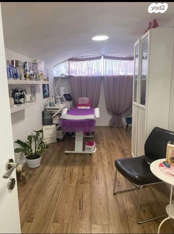 חנויות/ שטח מסחרי