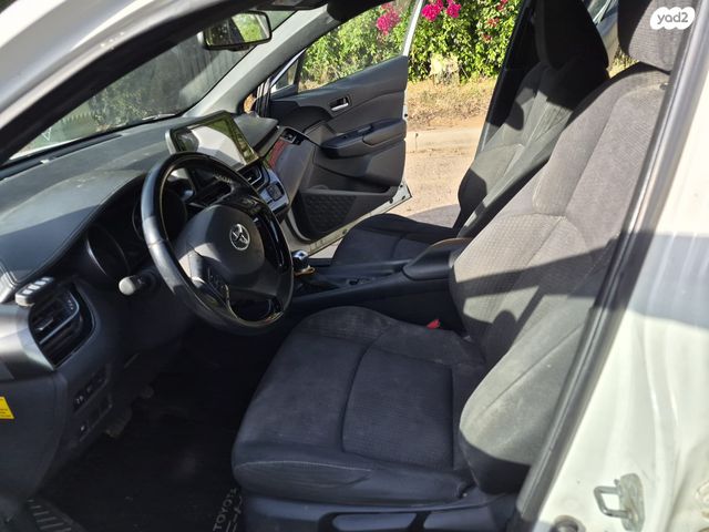 מודעת רכב טויוטה C-HR