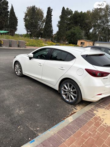 מודעת רכב מאזדה 3