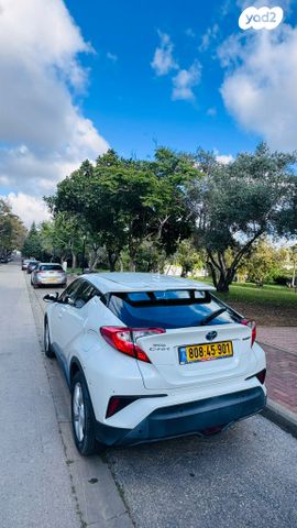 מודעת רכב טויוטה C-HR