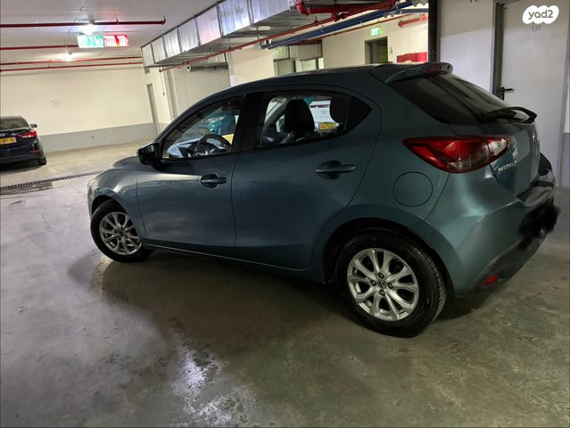 מודעת רכב מאזדה 2