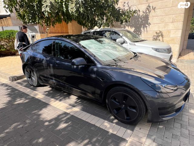 מודעת רכב טסלה מודל 3
