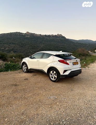 מודעת רכב טויוטה C-HR