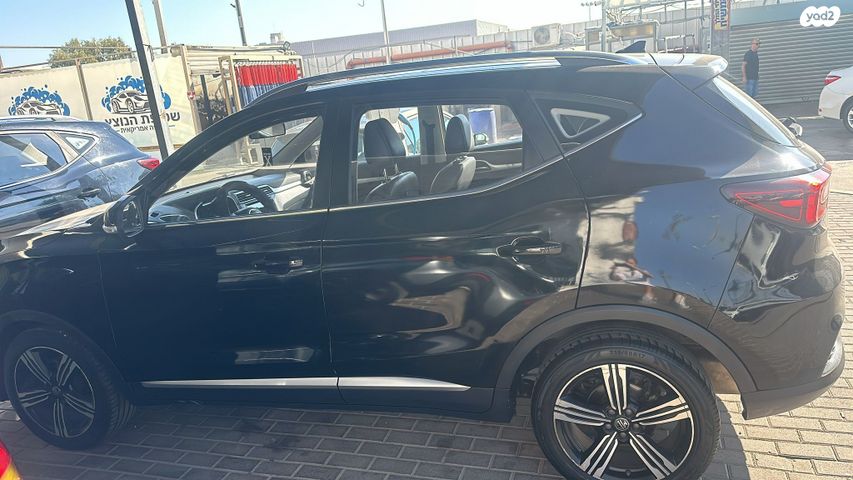 מודעת רכב אם ג'י ZS