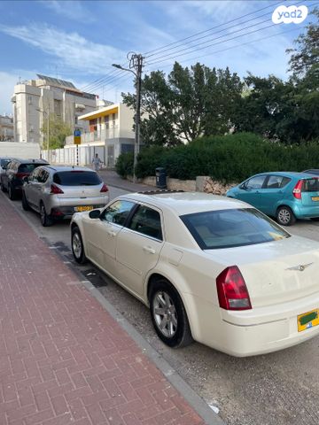 מודעת רכב קרייזלר 300