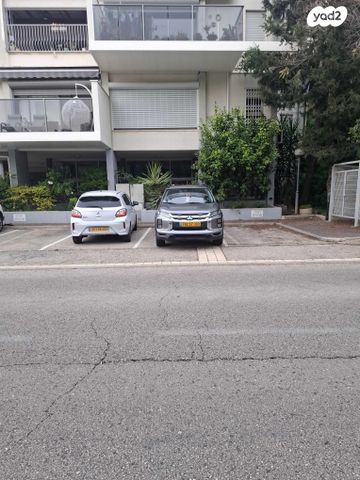 מודעת רכב מיצובישי ASX