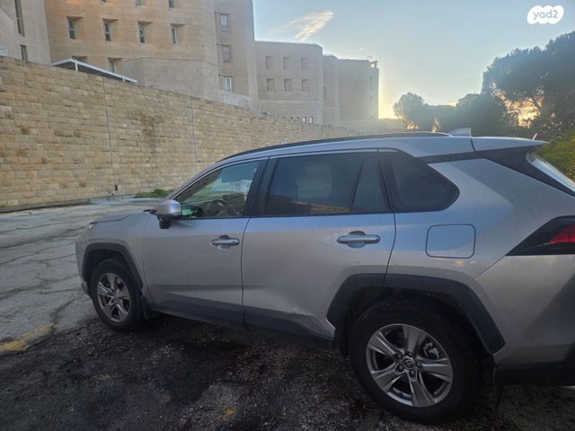 מודעת רכב טויוטה RAV4