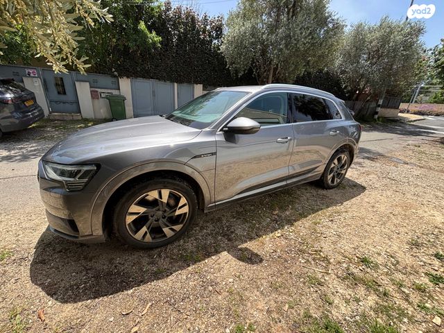 מודעת רכב אאודי E-tron