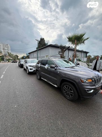 מודעת רכב ג'יפ גרנד צ'ירוקי