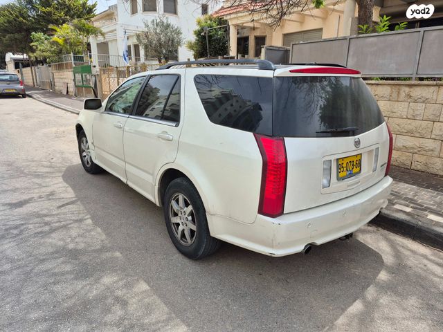 מודעת רכב קאדילק SRX