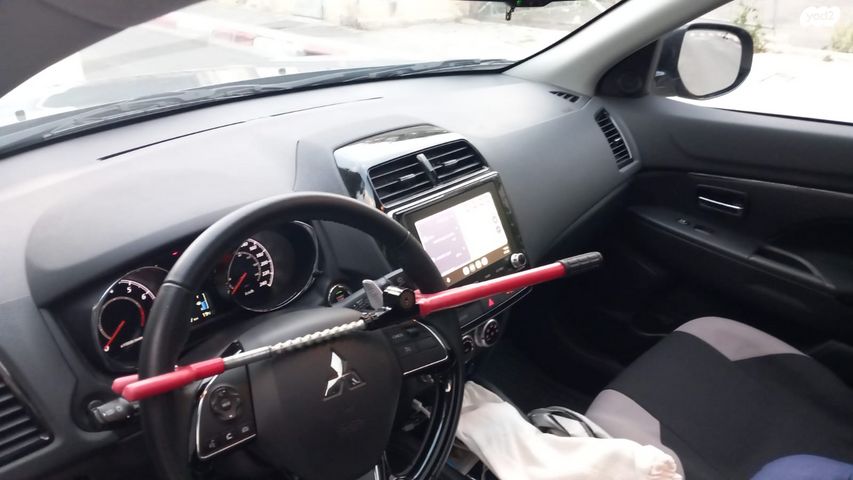 מודעת רכב מיצובישי ASX