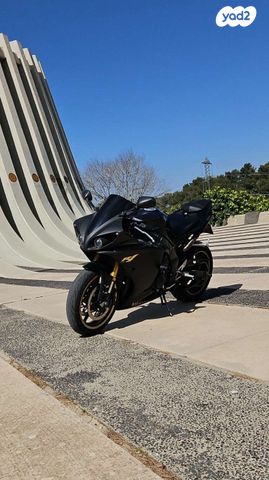 מודעת רכב ימאהה YZF-R1