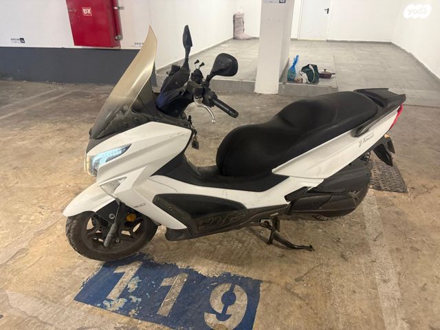 מודעת רכב קימקו איקס-טאון 300I