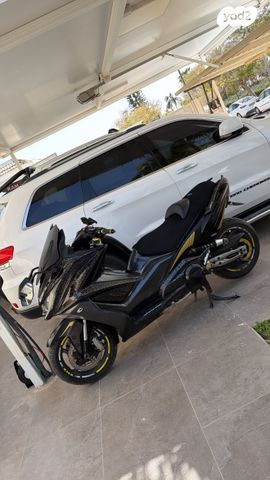 מודעת רכב קימקו AK 550