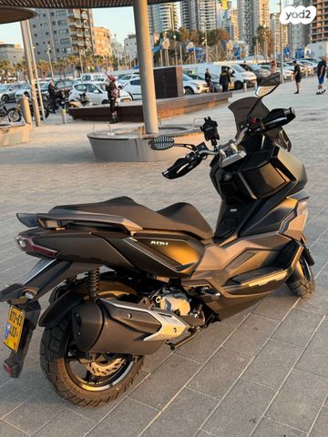 מודעת רכב סאן יאנג ADX 300