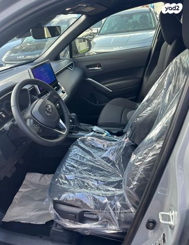 מודעת רכב טויוטה קורולה קרוס