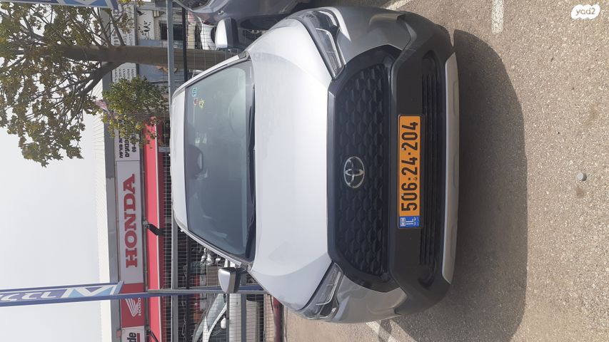 מודעת רכב טויוטה קורולה קרוס