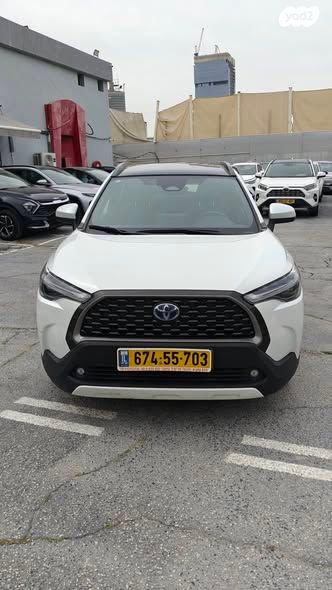 מודעת רכב טויוטה קורולה קרוס