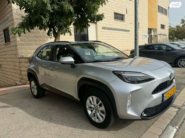 מודעת רכב טויוטה יאריס קרוס