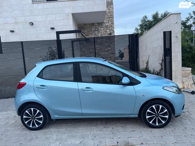 מודעת רכב מאזדה 2