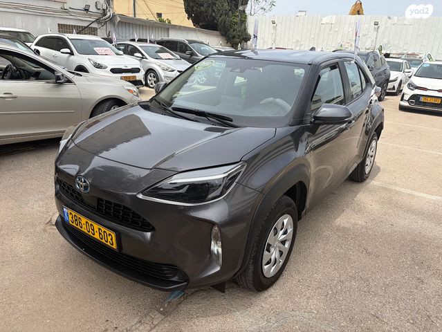 מודעת רכב טויוטה יאריס קרוס
