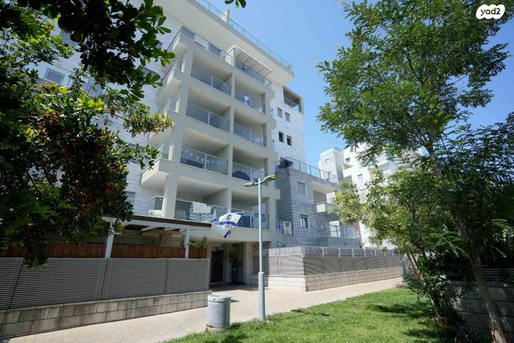 אורנה פורת 25