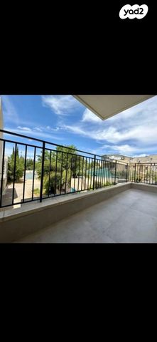 מוריס פישר 18