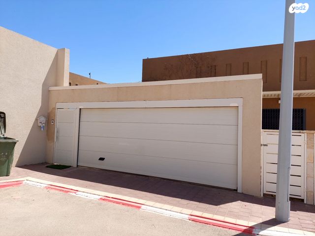 קרני חיטין 42