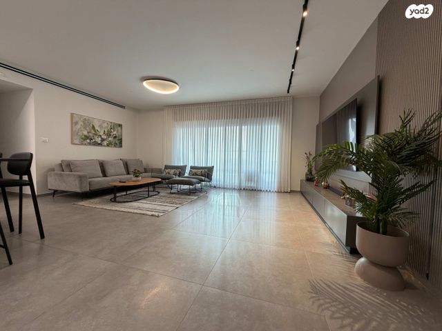 דרך בן גוריון 13