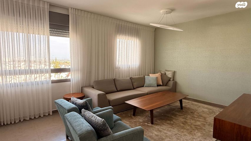 חומה ומגדל 19