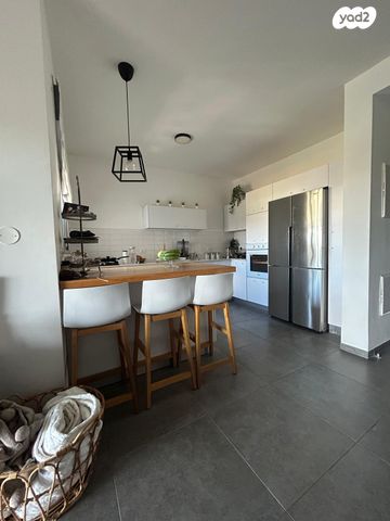 שולמית אלוני 1