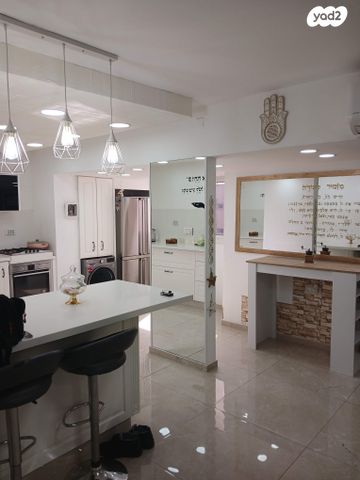 ז'בוטינסקי 23