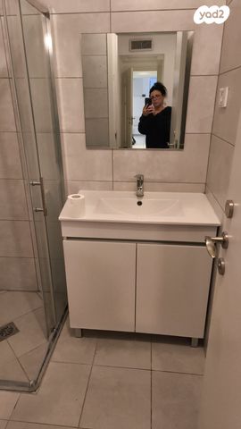 לאה גולדברג 6