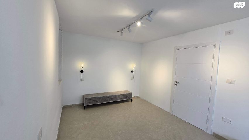 לוי אשכול 16