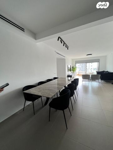 שולמית אלוני 5