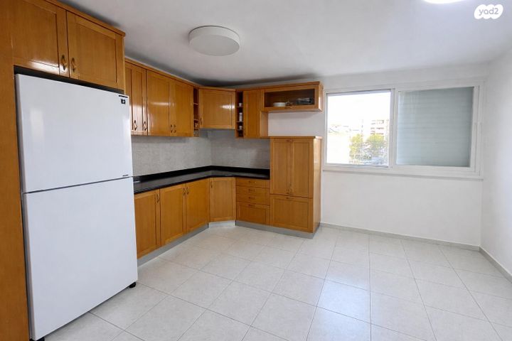 לוי אשכול 18