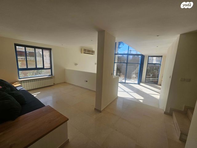 אבא חילקיה 15