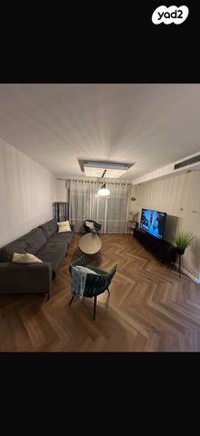 לאה גולדברג 8