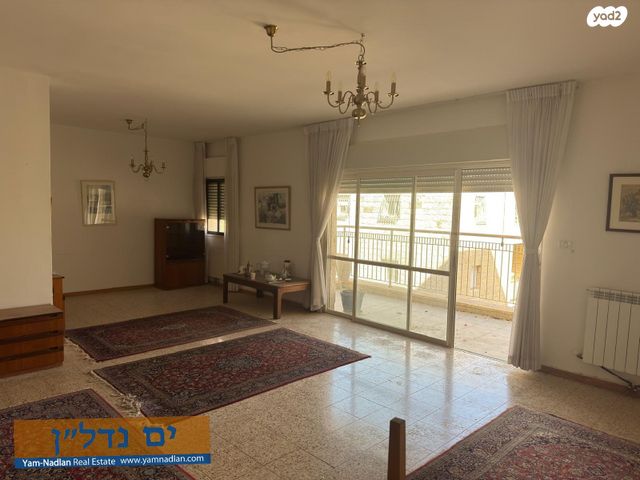 גבעת הורדים, רסקו